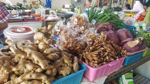 ชาวบ้านสระบุรีแห่ซื้อกระชายขาวไปต้มกินป้องกันโควิด จนราคาพุ่ง กก.ละ180