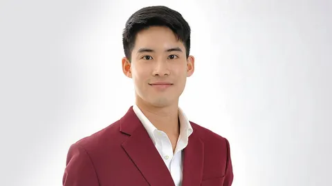 ธนจักร สินรัชตานันท์ หนุ่มไฟแรงทายาทธีรพร คลินิค ทำงานด้วยใจบริการแบบเครือญาติ