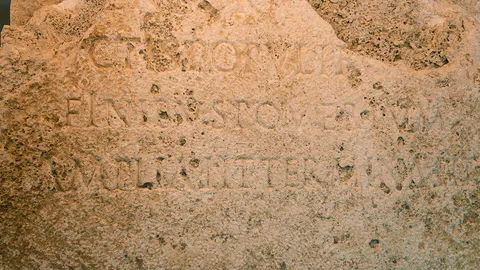 พบหินหายากแสดงขอบเขตเมืองเก่าในกรุงโรม