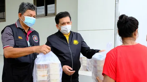 กรมการจัดหางานจับมือสมาพันธ์รัฐวิสาหกิจแรงงานสัมพันธ์ ตรวจเยี่ยมแคมป์ก่อสร้างหลักสี่ พร้อมแจกอาหาร