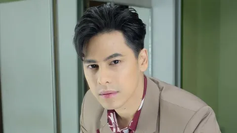 “ซี ศิวัฒน์” ย้อน “บิ๊กตู่” แรง ถามเจ็บ “ฟ้องได้ไหม” ดาราโชว์เทปปิดปาก