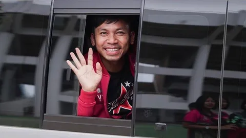 คิง ก่อนบ่าย โอนเงินช่วยเหลือคนเดือดร้อน แต่โดนดราม่าอุดหนุนนายทุน 