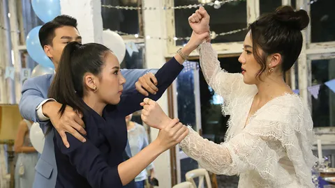 “เจนิสา” ฟาดแรงตบ “ติ๊ต๊ะ” โชว์แขกกลางอีเวนต์ ใน “แก่นแก้ว”