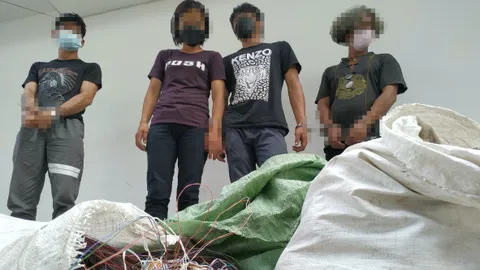 รวบหนุ่มสาวลอบตัดสายเคเบิล หลอมทองแดงขาย พบสาวชวนแฟนเก่าและแฟนใหม่ลงมือ