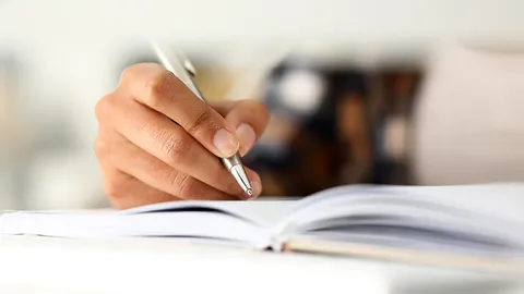 ชื่นชมบทกวี “วันเฉลิมฯ” จาก “เนาวรัตน์” ถึง “นภาลัย”