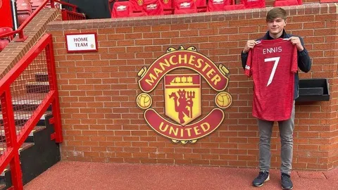 มาแล้ว อดีตดาวรุ่งลิเวอร์พูล ประกาศซบ แมนยูฯ ชูเสื้อเบอร์ 7 (คลิป)