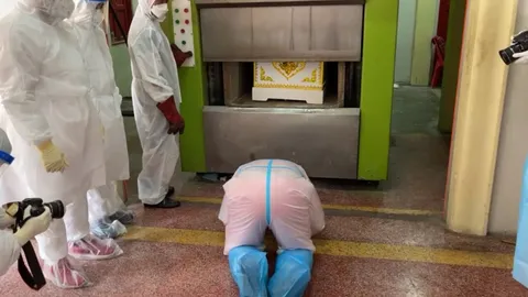 พิธีฌาปนกิจ พนักงานไทยรัฐ แม่น้องอ้วนกู้ภัย ท่ามกลางบรรยากาศโศกเศร้า