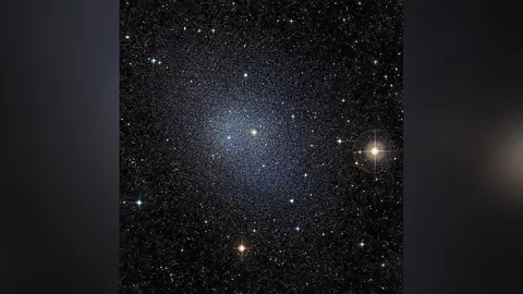 การหมุนตามขวางของดาราจักรแคะ คล้ายทรงกลม 3 แห่ง