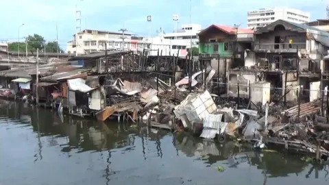 นอภ.ตรวจตลาดร้อยปีบ้านแพ้ว หลังเพลิงไหม้วอด ปลื้มชาวบ้านช่วยกันดับไฟ