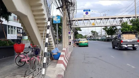 อนาถใจ ตายริมถนนพระราม 4 เป็นคนไร้บ้าน อยู่ย่านตลาดคลองเตย อีกรายสาหัส