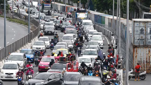 คาร์ม็อบทะลัก บีบแตรไล่นายกฯ ล้มเหลวแก้วิกฤติ หลายจังหวัดคนคึกคัก (คลิป)