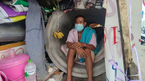 โควิดพาตกอับ ลุงช่างก่อสร้างเมืองชล ไร้งานอาศัยท่อริมถนนเป็นที่นอน