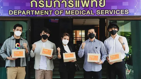 “เต๋า-เบิ้ล-โอห์ม-อ๊อฟ-แนน” ตัวแทนร่วมส่งมอบ “RS Self-Isolation Care Box”