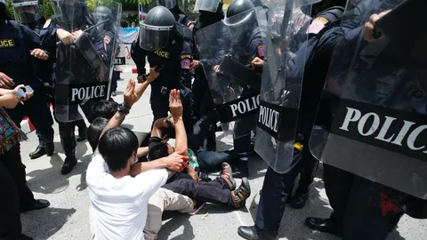 สน.ทุ่งสองห้อง ฝากขัง 31 ผู้ชุมนุมม็อบหน้า บช.ปส. ค้านประกันไผ่ดาวดิน