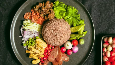 ข้าวคลุกกะปิ by ทรรฐวิลี วิวัชร์ธนคุณ “ข้าวกล่องบอกต่อ”