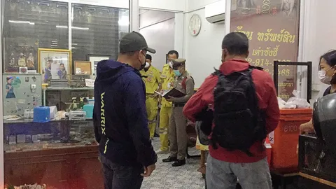 เตะรุ่นน้องดับ นัวเนียแฟนคาตาชุดกระโจมอก! แล้วฟาดสาวหัวแตก