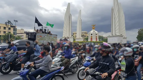 โควิดนำม็อบการเมือง มรสุมเปลี่ยนม้ากลางศึก