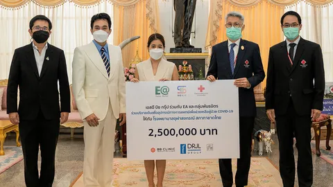 ผศ.นพ.กวิรัช ตันติวงษ์ รับมอบเงินบริจาคเพื่อนำไปใช้ในการรักษาคนไข้ติดโควิด-19
