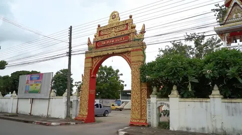 เจ้าคณะ อ.เมืองหนองคาย สั่งสึกด่วน "สามเณรแต่งหญิง" รักษาศรัทธาญาติโยม