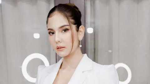 หมิว สิริลภัส จับมือ หมอทศพร-หมอของขวัญ ร่วมทวงวัคซีนไฟเซอร์ให้ด่านหน้า