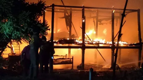 สลด หญิงวัย 61 นอนเฝ้าบ้านคนเดียว ไฟไหม้คลอกขาขาดทั้ง 2 ข้าง