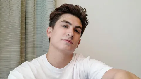 อองตวน เผยนาทีช่วยลุง รปภ. เป็นลมนอนกลางถนน แต่ไม่ยอมไป รพ. (คลิป)