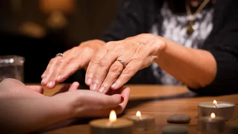 4 วิธี “ดูลายมือ” แต่ละเส้น บอกอะไรได้บ้าง