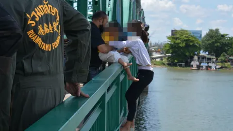 นาทีชีวิต สาวอุ้มลูก 3 ขวบ จะโดดสะพานนวลฉวีประชดผัวหมดรัก 