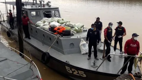 ตะลึง ตร.น้ำตรังยึดไอซ์ 120 ล้าน ผูกทุ่นไว้กลางทะเลรอเรือมารับ (คลิป)