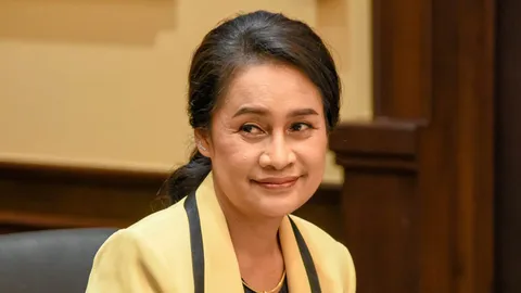 "กนกวรรณ วิลาวัลย์" ไปไหนยามนี้มีแต่คนขอเมล็ดพันธุ์เพราะให้ กศน.ปลูกและแจก