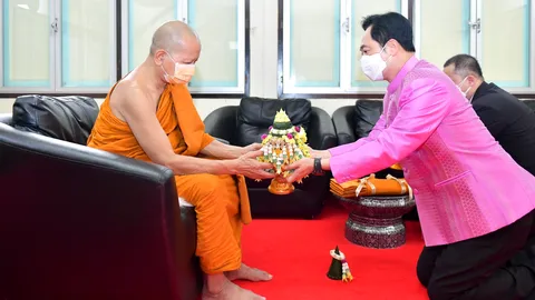 "บิ๊กตู่" มอบ "อนุชา" ถวายเครื่องสักการะเนื่องในเทศกาลเข้าพรรษาปี 2564