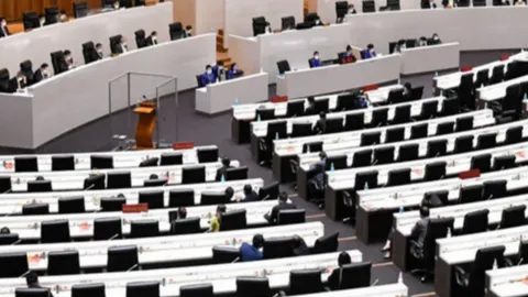 3 พรรคจับมือ หนุนแก้รัฐธรรมนูญ เกินหลักการ ปมบัตรเลือกตั้ง 2 ใบ