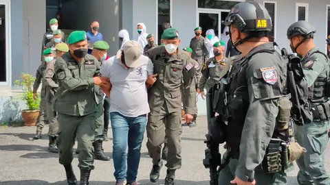 สื่อนอกตีข่าว ตร.ไทยตามล่า ผู้กำกับโจ้ หลังคลิปแฉคลุมถุงฆ่าผู้ต้องหา