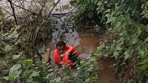 อึ้ง "เชียงราย" เก็บยาบ้าลอย "น้ำลาว-อิง" เพิ่ม 3 วันทะลุ 1.5 ล้านเม็ด