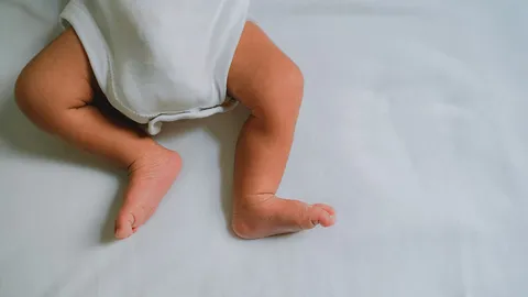 จับทุ่มดับ “เด็ก 7 เดือน” พ่อเลี้ยงโหด รําคาญเสียง รับเสพยาบ้า