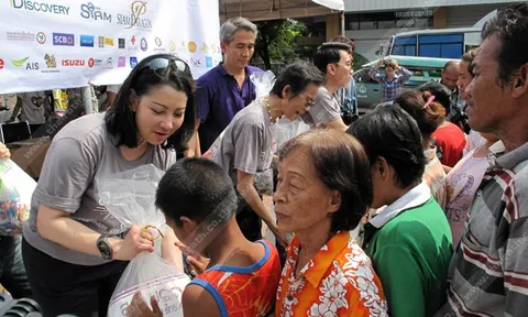 สยามรวมใจ ช่วยภัยนํ้าท่วม ย่านชุมชนพระราม 2