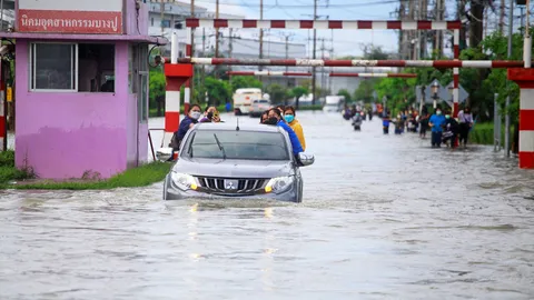 จมนิคมฯ บางปู เสียหายหนัก ฝนถล่ม 1 เมตร พบต้นเหตุ ขยะอุดท่อ (คลิป)