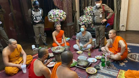 ศาลสั่งคุก 15 วันและปรับเงิน พระตั้งก๊วนปาร์ตี้หมูกระทะในวัด