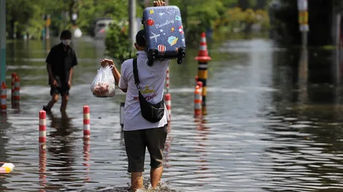 นิคมฯบางปู ยังจมบาดาล เร่งสูบนํ้าออก คาด 1-2 วันแห้ง (คลิป)