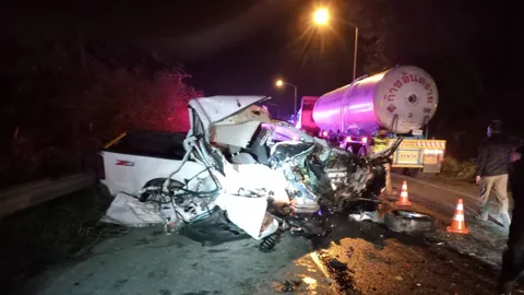 สนั่นความมืด "กระบะ-สิบล้อ" ประสานงาพังยับ คนขับตายคาซาก 1 เผ่นหนี 1