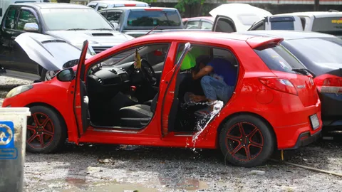 สำรวจ นิคมบางปู พบรถจมน้ำ เครื่องจักรโรงงานเสียหายหลายล้าน 