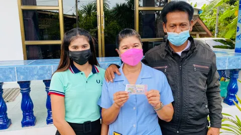 สาวใหญ่พัทลุงเฮง ขอโชคไอ้ไข่ ถูกรางวัลที่ 1 รับเงิน 6 ล้านบาท