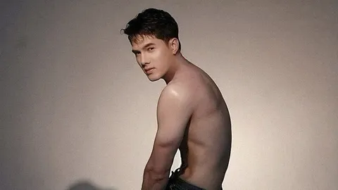 โสดแล้วเซ็กซี่ "มิกค์ ทองระย้า" เลยโพสต์ภาพถอดเสื้อโชว์แบบนี้