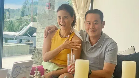 เป๊ก สัณณ์ชัย ถึงไทย น้ำฝน กุลณัฐ โพสต์ภาพคู่ แซวฉีดวัคซีนเยอะสุดในโลก