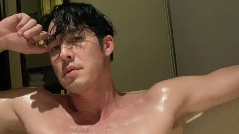 อั๊ต อัษฎา ฉลองวันเกิดอายุ 48 ปี ถอดเสื้ออวดหุ่นฟิตเฟิร์ม รูปนี้แซ่บมาก