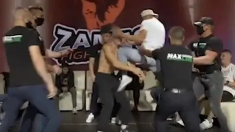ขุนเข่าไร้น้ำใจ แฟนมวยร้องแบนตลอดชีวิต นักสู้ MMA หัวร้อน (คลิป)
