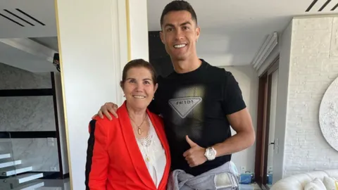 เป็นห่วงสุขภาพ "โรนัลโด" สั่งห้ามคุณแม่ ดูเกมบิ๊กแมตช์ที่ตัวเองลงเล่น