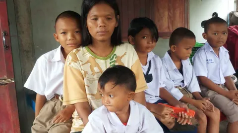 แม่ลูก 6 ขอขอบคุณ ได้รับเงินเยียวยานักเรียน 12,000 บาท