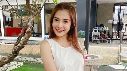 พั้นช์ วรกาญจน์ ไปฉีดวัคซีนเข็ม 2 โชว์บัตรคิวเลขสวย ชาวเน็ตแห่คอมเมนต์