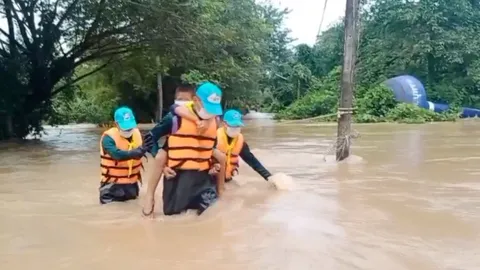 ฝนถล่มหนัก น้ำป่าเขาใหญ่-ทับลาน ทะลักท่วมชุมชนตลาดเก่ากบินทร์บุรี (คลิป)